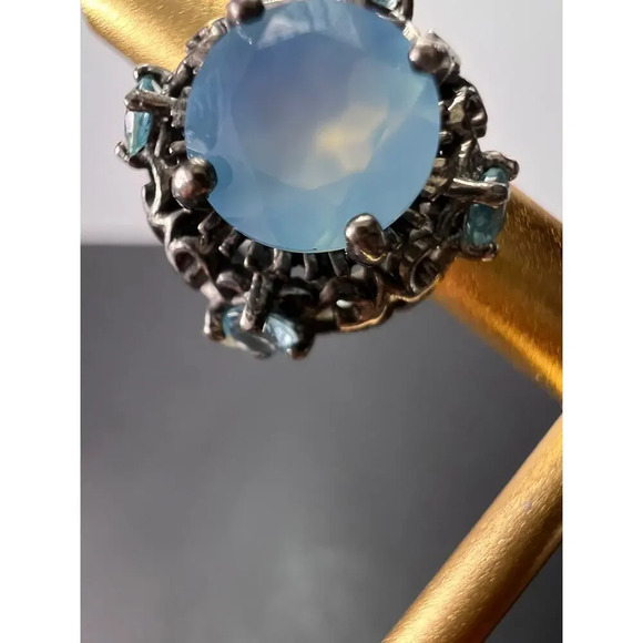 Blue chalcedony Sterling silver stud earrings - Picture 4 of 11